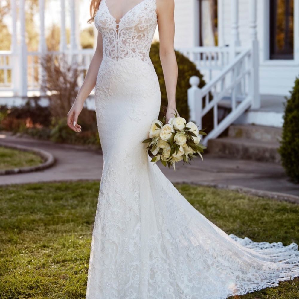 Martina Liana Mermaid Plunge/Low Back Wedding Gown